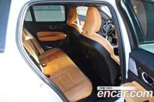 Volvo V60 T5 PRO AWD 2020 года из Южной Кореи