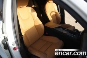Volvo V60 T5 PRO AWD 2020 года из Южной Кореи