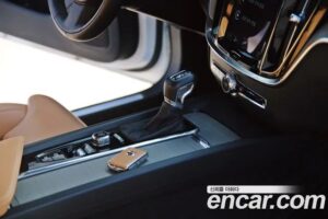 Volvo V60 T5 PRO AWD 2020 года из Южной Кореи