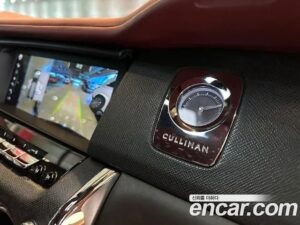 Rolls-Royce Cullinan 6.7 V12 2023 года из Южной Кореи