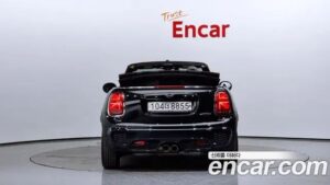 Mini Cooper Convertible JCW 2020 года из Южной Кореи
