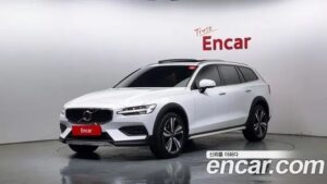 Volvo V60 B5 PRO AWD 2021 года из Южной Кореи