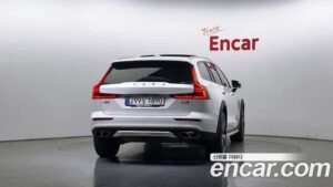 Volvo V60 B5 PRO AWD 2021 года из Южной Кореи