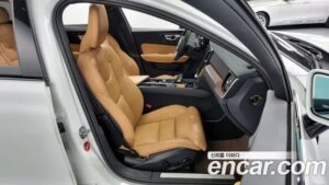 Volvo V60 B5 PRO AWD 2021 года из Южной Кореи