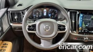 Volvo V60 B5 PRO AWD 2021 года из Южной Кореи