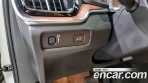 Volvo V60 B5 PRO AWD 2021 года из Южной Кореи