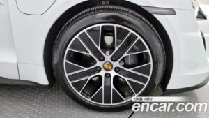 Porsche Taycan Base 2022 года из Южной Кореи