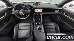 Porsche Taycan Base 2022 года из Южной Кореи