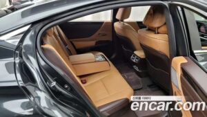 Lexus ES Luxury Plus 2021 года из Южной Кореи