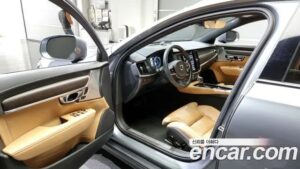 Volvo V90 T5 PRO AWD 2020 года из Южной Кореи