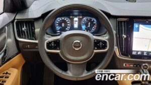 Volvo V90 T5 PRO AWD 2020 года из Южной Кореи