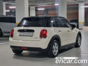 Mini Cooper 5Door DEFAULT 2020 года из Южной Кореи