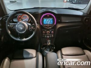 Mini Cooper 5Door DEFAULT 2020 года из Южной Кореи