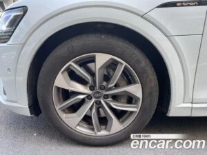 Audi e-tron 55 4WD 2022 года из Южной Кореи