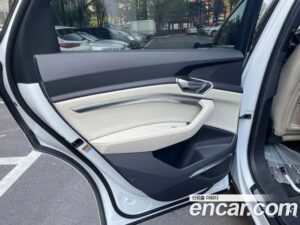 Audi e-tron 55 4WD 2022 года из Южной Кореи
