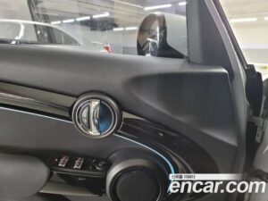 Mini Cooper 5Door CLASSIC 2023 года из Южной Кореи