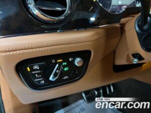 Bentley Bentayga 4.0 V8 2022 года из Южной Кореи