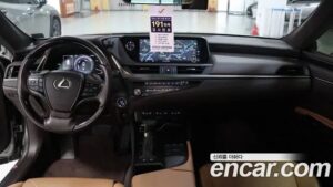 Lexus ES Luxury Plus 2021 года из Южной Кореи