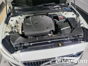 Volvo V60 T5 PRO AWD 2020 года из Южной Кореи