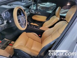 Volvo V60 T5 PRO AWD 2020 года из Южной Кореи