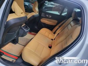Volvo V60 T5 PRO AWD 2020 года из Южной Кореи