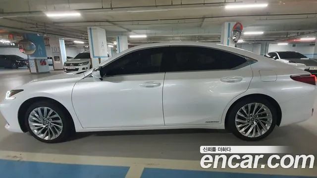 Lexus ES Luxury 2019 года из Кореи