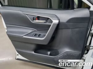 Toyota RAV4 2.5 2WD HYBRID XLE 2021 года из Южной Кореи