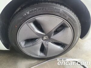 Tesla Model 3 Standard RANGE Plus 2020 года из Южной Кореи