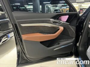 Audi e-tron 55 4WD 2020 года из Южной Кореи