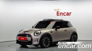Mini Cooper CLASSIC 2023 года из Южной Кореи