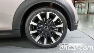 Mini Cooper CLASSIC 2023 года из Южной Кореи