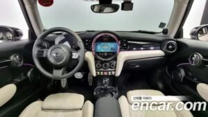 Mini Cooper CLASSIC 2023 года из Южной Кореи