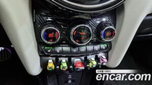 Mini Cooper CLASSIC 2023 года из Южной Кореи