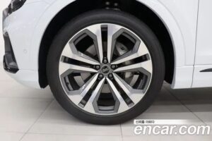Audi Q8 55 TFSI 4WD Premium 2023 года из Южной Кореи