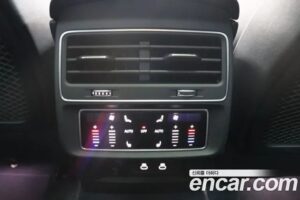 Audi Q8 55 TFSI 4WD Premium 2023 года из Южной Кореи
