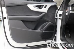 Audi Q8 55 TFSI 4WD Premium 2023 года из Южной Кореи