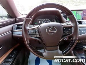 Lexus ES Luxury Plus 2021 года из Южной Кореи