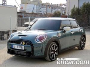 Mini Cooper 5Door MULTITONE Edition 2023 года из Южной Кореи