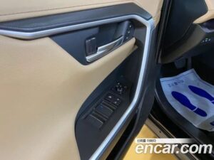 Toyota RAV4 2.5 4WD HYBRID 2021 года из Южной Кореи
