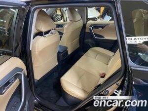 Toyota RAV4 2.5 4WD HYBRID 2021 года из Южной Кореи