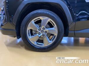 Toyota RAV4 2.5 4WD HYBRID 2021 года из Южной Кореи
