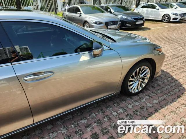 Lexus ES Executive 2021 года из Кореи