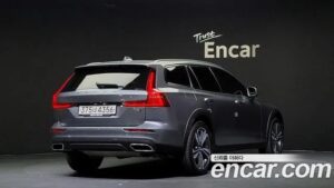 Volvo V60 T5 PRO AWD 2020 года из Южной Кореи