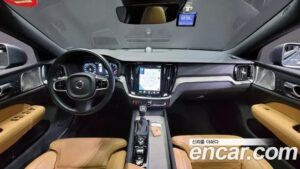 Volvo V60 T5 PRO AWD 2020 года из Южной Кореи