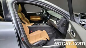 Volvo V60 T5 PRO AWD 2020 года из Южной Кореи