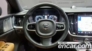 Volvo V60 T5 PRO AWD 2020 года из Южной Кореи