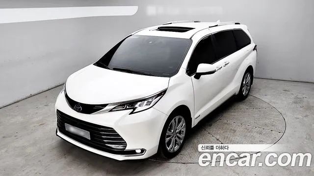 Toyota Sienna 2.5 HYBRID 2WD 2021 года из Кореи