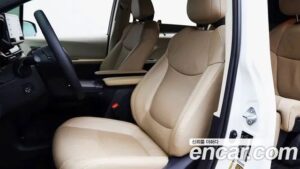 Toyota Sienna 2.5 HYBRID 2WD 2021 года из Южной Кореи