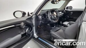 Mini Cooper CLASSIC 2023 года из Южной Кореи