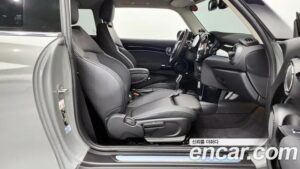 Mini Cooper CLASSIC 2023 года из Южной Кореи